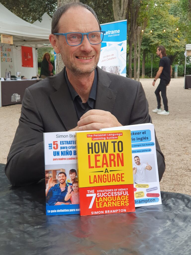 Simon Brampton junto a sus tres libros